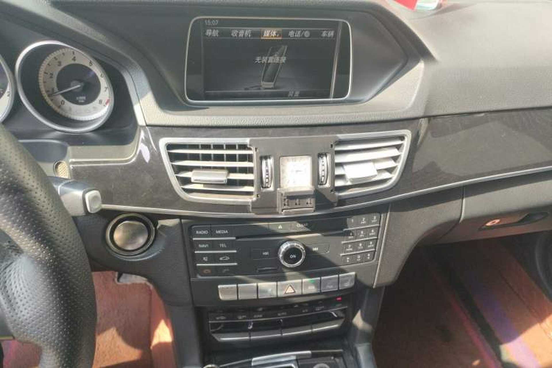 Used Mercedes-Benz E-Class 2015 E 260 L Sport & Fashion Model Audio And AC Panel