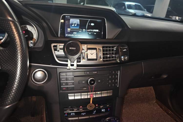 Used Mercedes-Benz E-Class 2015 Facelift E 200 L Sport Edition Audio And AC Panel