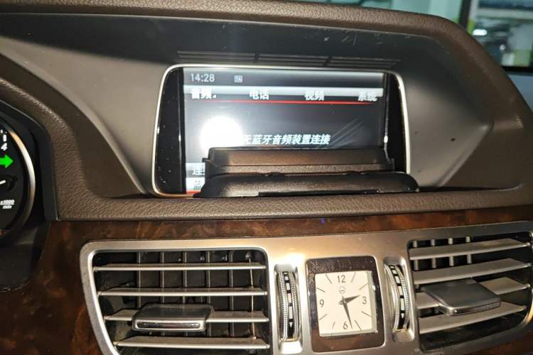 Used Mercedes-Benz E-Class 2015 E 200 L Audio And AC Panel