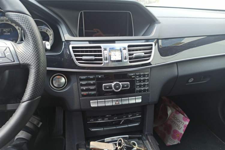 Used Mercedes-Benz E-Class 2015 E 320 L Sport Edition Audio And AC Panel