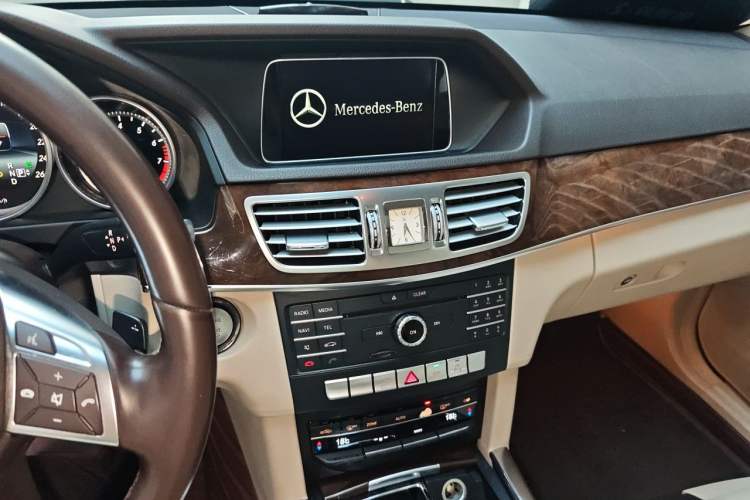 Used Mercedes-Benz E-Class 2015 E 260 L Audio And AC Panel