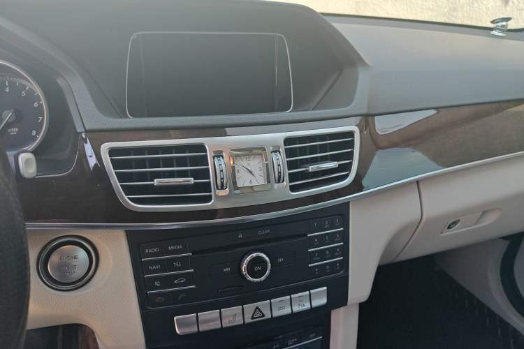 Used Mercedes-Benz E-Class 2015 Facelift E 200 L Audio And AC Panel
