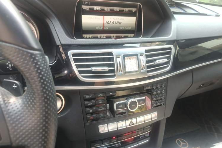Used Mercedes-Benz E-Class 2015 E 260 L Sport & Fashion Model Audio And AC Panel