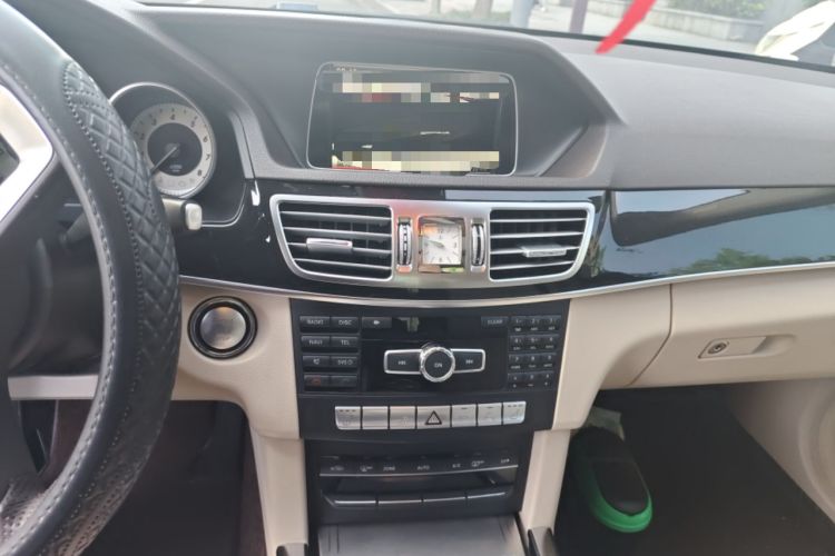 Used Mercedes-Benz E-Class 2015 E 260 L Sport & Fashion Model Audio And AC Panel