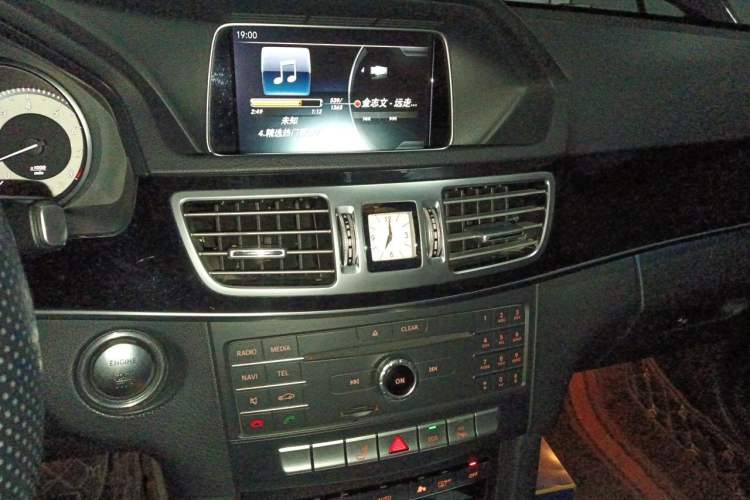 Used Mercedes-Benz E-Class 2015 E 200 L Sport Edition Audio And AC Panel