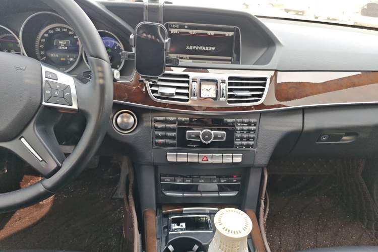 Used Mercedes-Benz E-Class 2015 E 200 L Audio And AC Panel