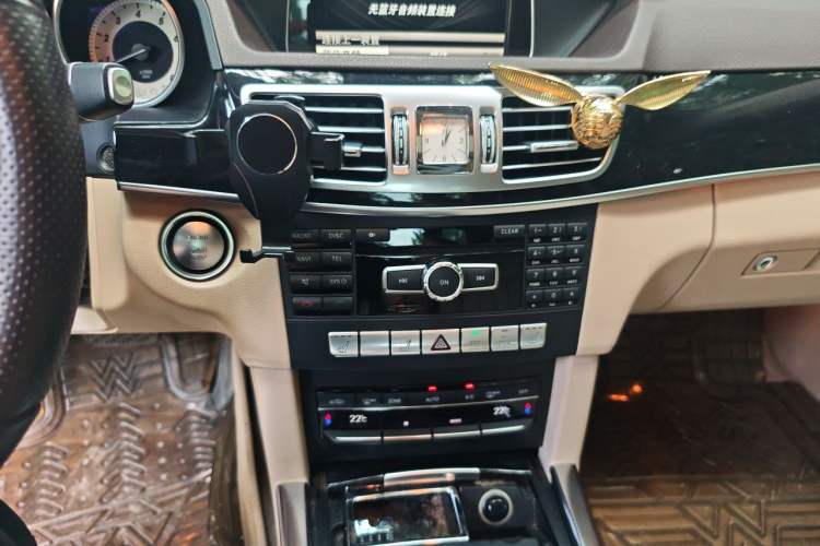 Used Mercedes-Benz E-Class 2015 E 260 L Sport & Fashion Model Audio And AC Panel