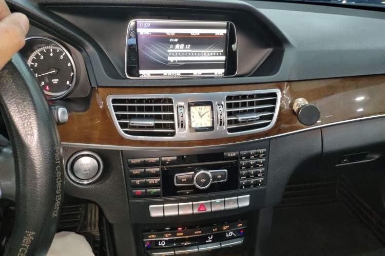 Used Mercedes-Benz E-Class 2015 E 200 L Audio And AC Panel