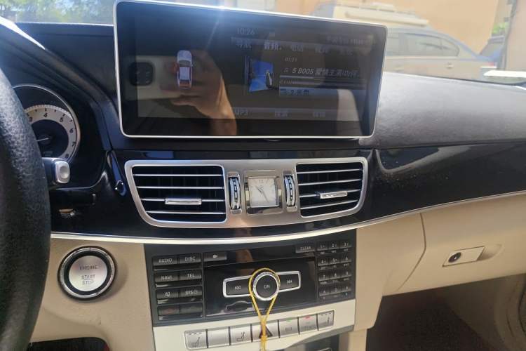 Used Mercedes-Benz E-Class 2015 E 260 L Sport & Fashion Model Audio And AC Panel