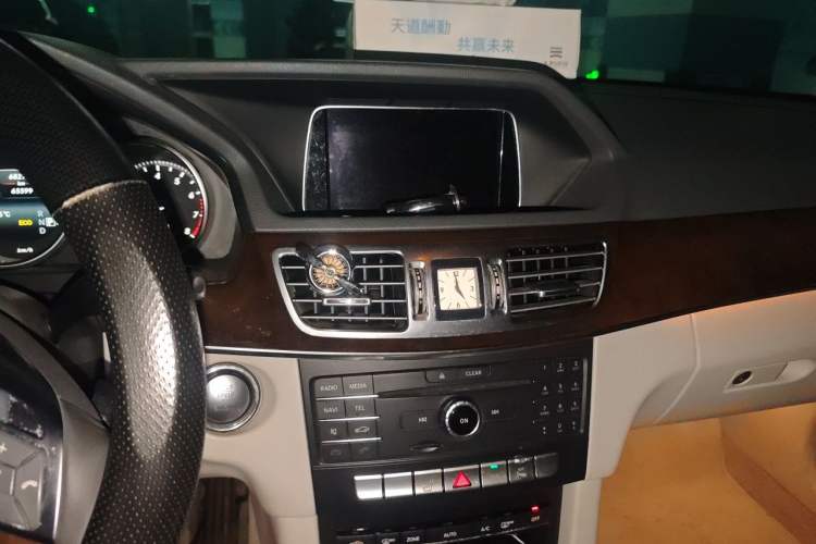 Used Mercedes-Benz E-Class 2015 Facelift E 200 L Audio And AC Panel
