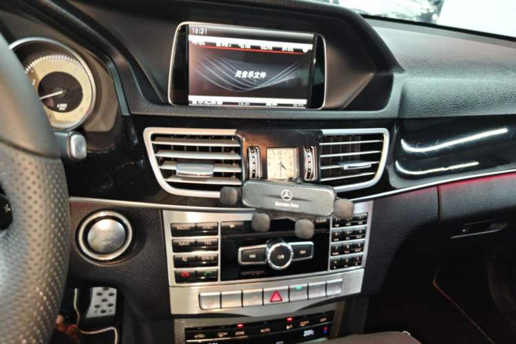 Used Mercedes-Benz E-Class 2015 E 260 L Sport & Fashion Model Audio And AC Panel