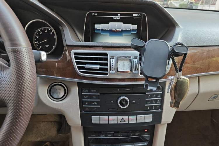 Used Mercedes-Benz E-Class 2015 Facelift E 200 L Audio And AC Panel