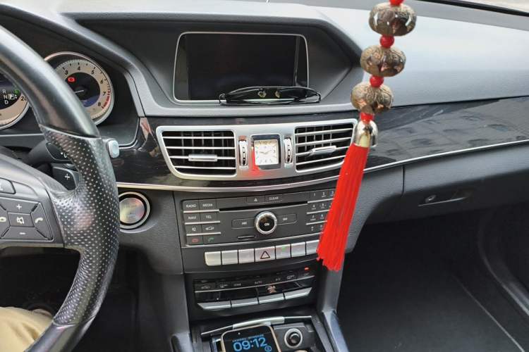 Used Mercedes-Benz E-Class 2015 Restyled E 260 L Sport Edition Audio And AC Panel