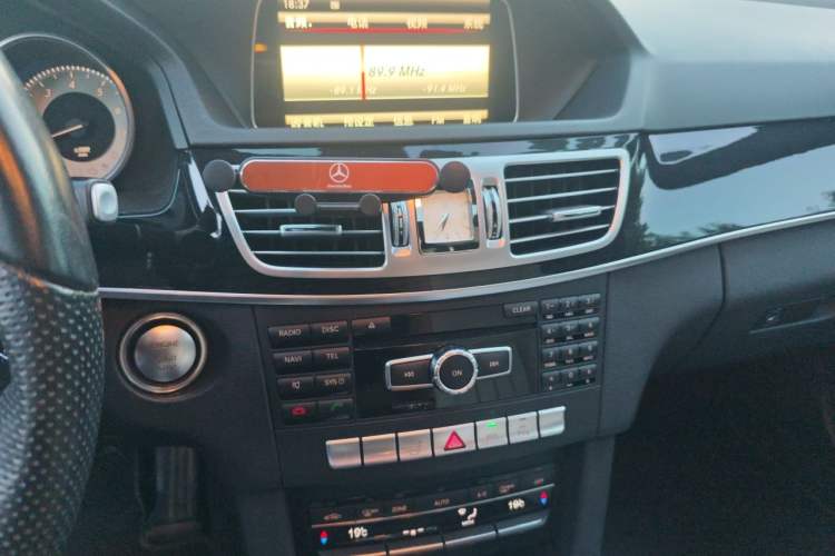 Used Mercedes-Benz E-Class 2015 E 260 L Sport Edition Audio And AC Panel