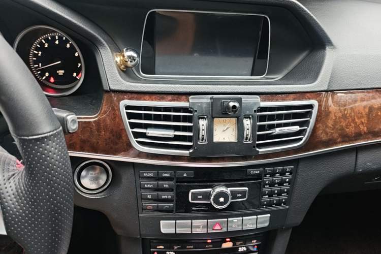 Used Mercedes-Benz E-Class 2015 E 180 L Audio And AC Panel