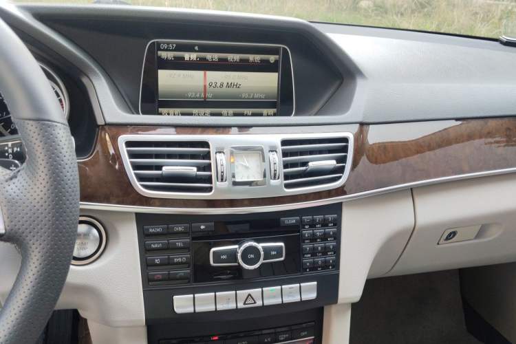 Used Mercedes-Benz E-Class 2015 Revised E 260 L Audio And AC Panel