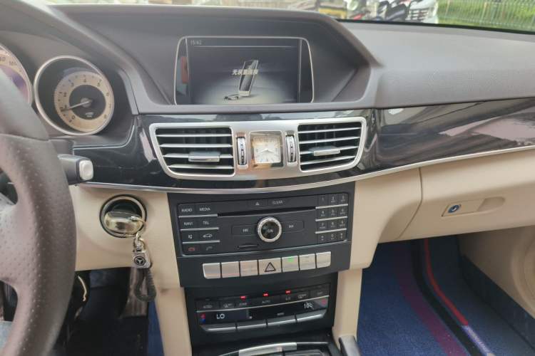Used Mercedes-Benz E-Class 2015 E 260 L Sport Edition Audio And AC Panel