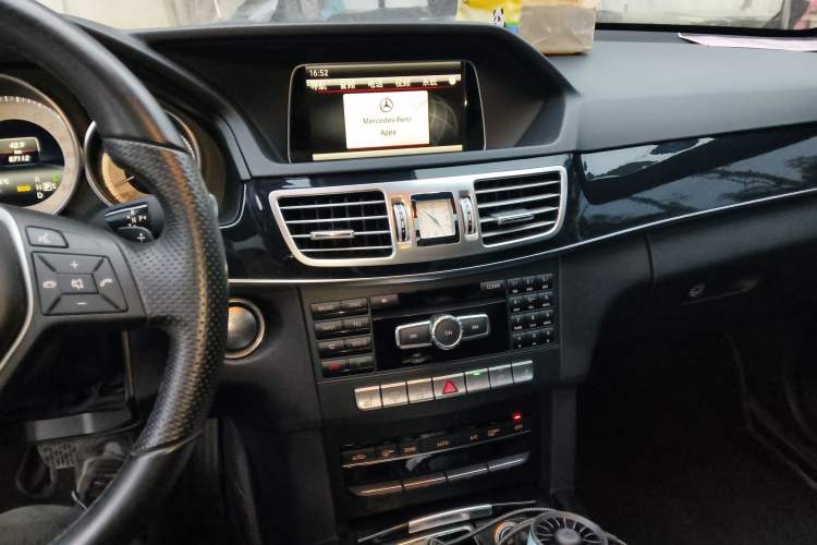 Used Mercedes-Benz E-Class 2015 E 260 L Sport Luxury Model Audio And AC Panel