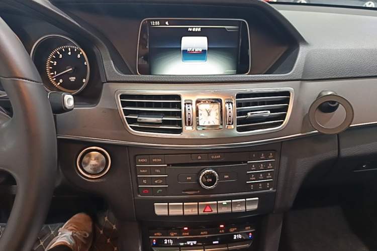Used Mercedes-Benz E-Class 2015 Facelift E 200 L Audio And AC Panel