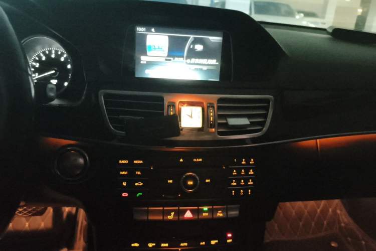 Used Mercedes-Benz E-Class 2015 Facelift E 200 L Audio And AC Panel