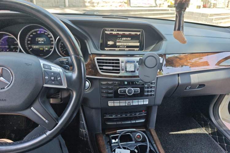 Used Mercedes-Benz E-Class 2015 E 320 L 4MATIC Audio And AC Panel