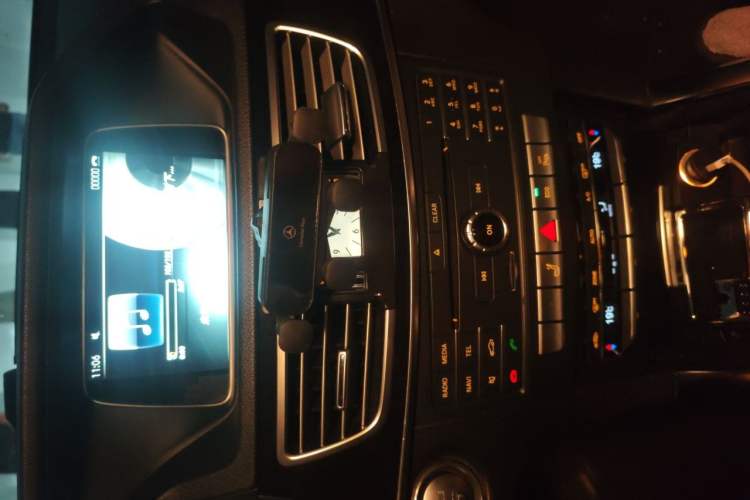 Used Mercedes-Benz E-Class 2015 Restyled E 260 L Sport Edition Audio And AC Panel
