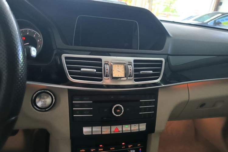 Used Mercedes-Benz E-Class 2015 Restyled E 260 L Sport Edition Audio And AC Panel