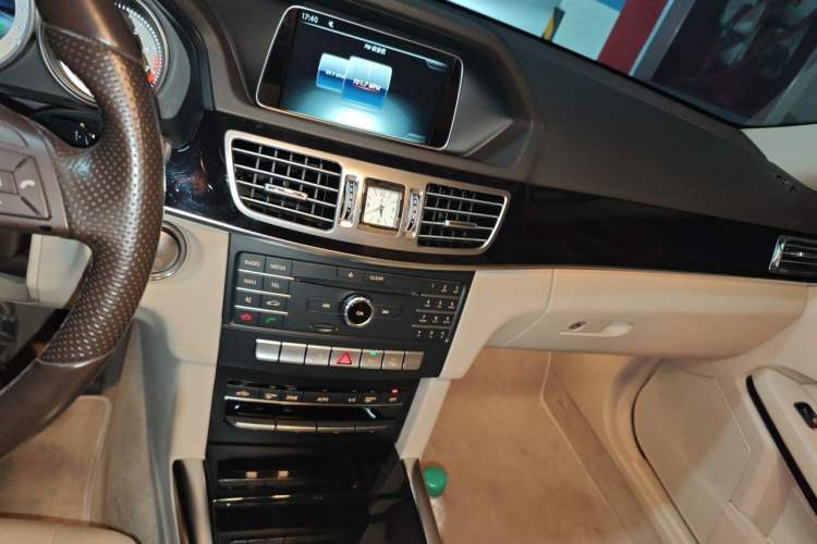 Used Mercedes-Benz E-Class 2015 Facelift E 180 L Audio And AC Panel