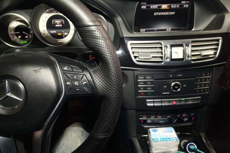 Used Mercedes-Benz E-Class 2015 Restyled E 260 L Sport Edition Audio And AC Panel