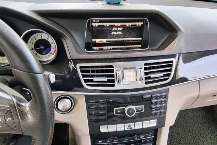 Used Mercedes-Benz E-Class 2015 E 260 L Sport Edition Audio And AC Panel