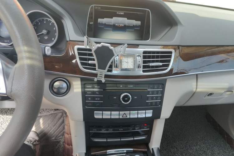 Used Mercedes-Benz E-Class 2015 Facelift E 200 L Audio And AC Panel