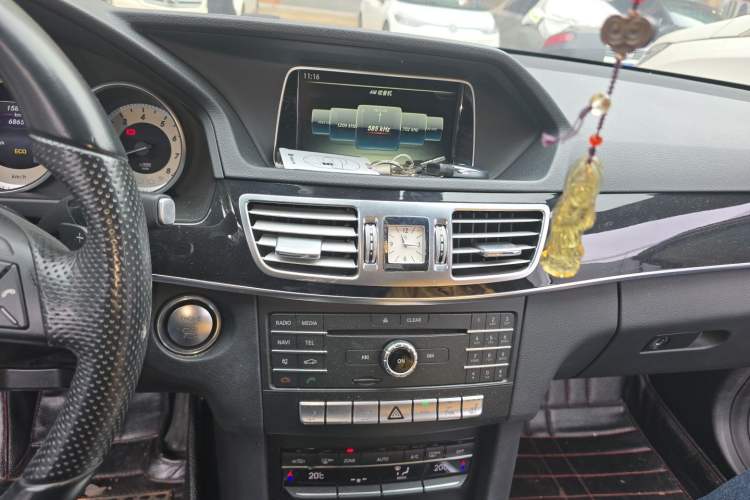 Used Mercedes-Benz E-Class 2015 E 260 L Sport & Fashion Model Audio And AC Panel