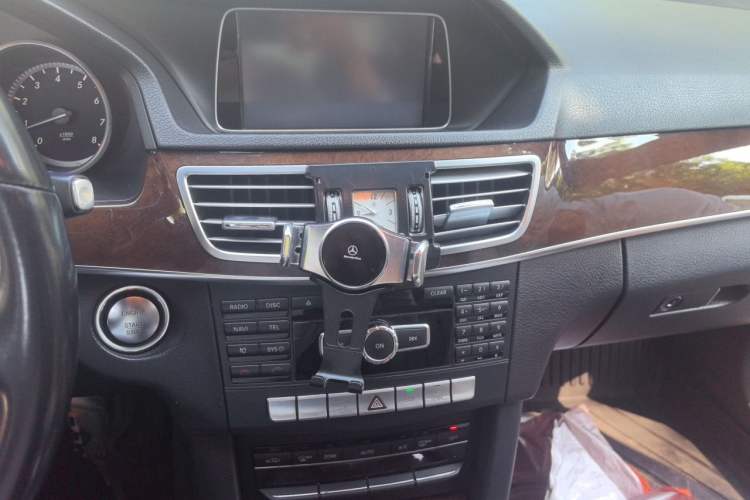 Used Mercedes-Benz E-Class 2015 E 200 L Audio And AC Panel