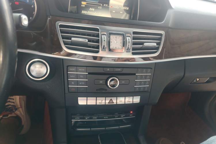 Used Mercedes-Benz E-Class 2015 Facelift E 200 L Audio And AC Panel