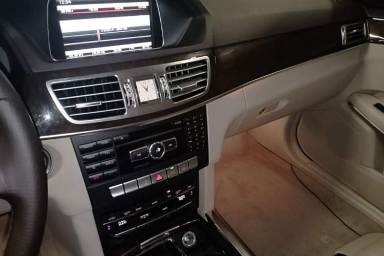 Used Mercedes-Benz E-Class 2015 E 200 L Audio And AC Panel