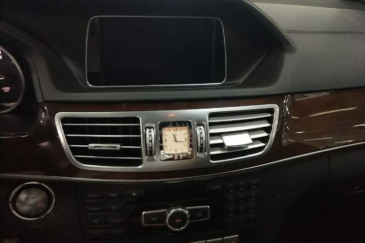 Used Mercedes-Benz E-Class 2015 E 320 L 4MATIC Audio And AC Panel
