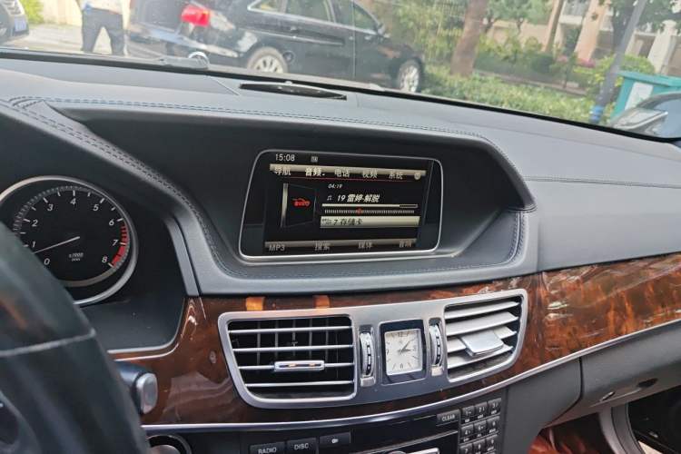 Used Mercedes-Benz E-Class 2015 E 320 L 4MATIC Audio And AC Panel