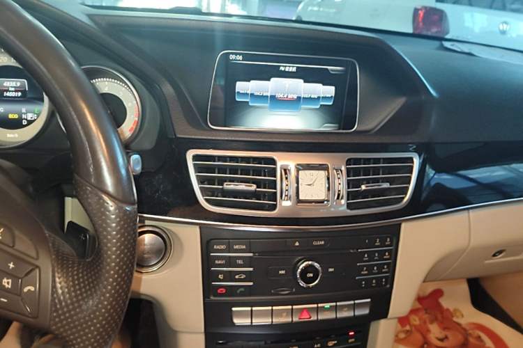 Used Mercedes-Benz E-Class 2015 Restyled E 260 L Sport Edition Audio And AC Panel