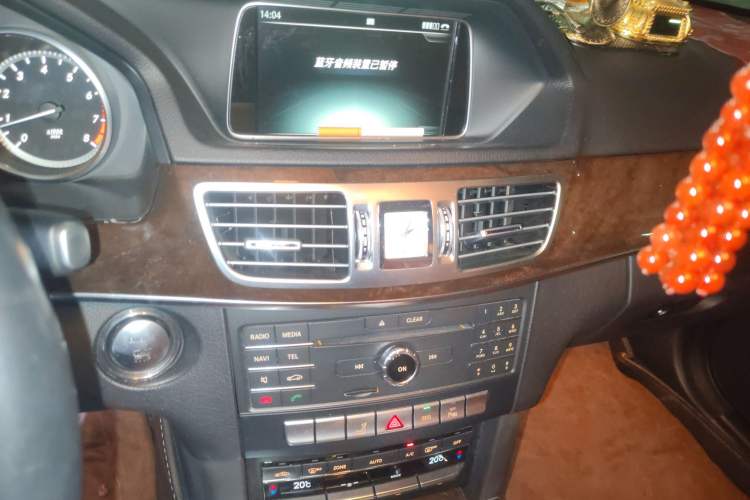 Used Mercedes-Benz E-Class 2015 E 260 L Audio And AC Panel