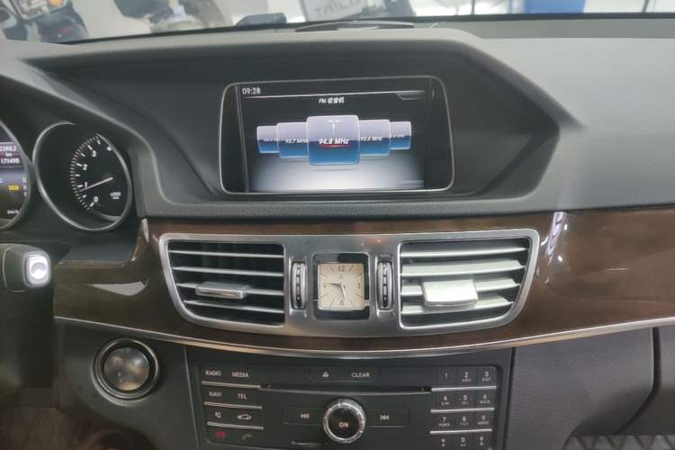 Used Mercedes-Benz E-Class 2015 Facelift E 200 L Audio And AC Panel