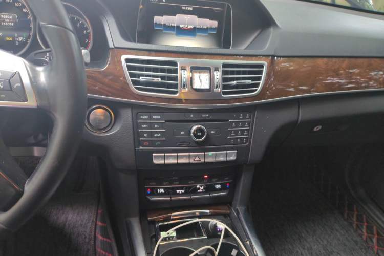 Used Mercedes-Benz E-Class 2015 Facelift E 260 L Luxury Edition Audio And AC Panel