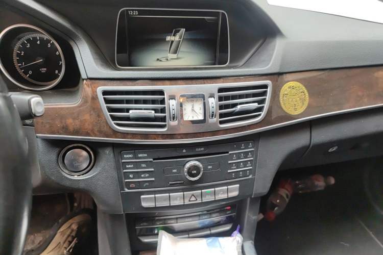 Used Mercedes-Benz E-Class 2015 Facelift E 180 L Audio And AC Panel