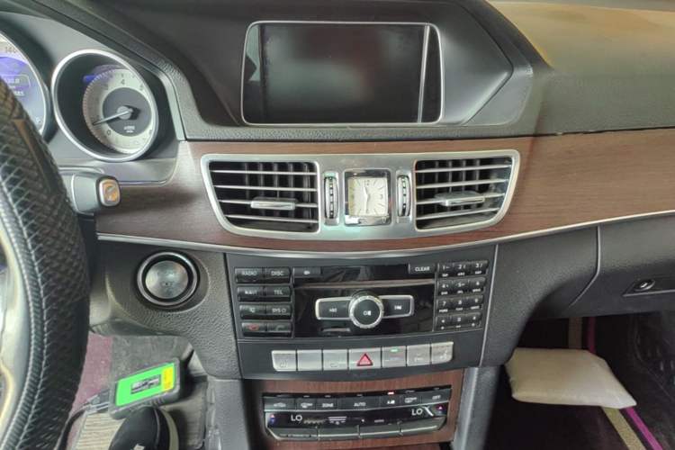 Used Mercedes-Benz E-Class 2015 E 260 L Sport Edition Audio And AC Panel