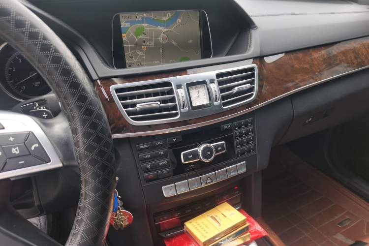Used Mercedes-Benz E-Class 2015 E 320 L Audio And AC Panel