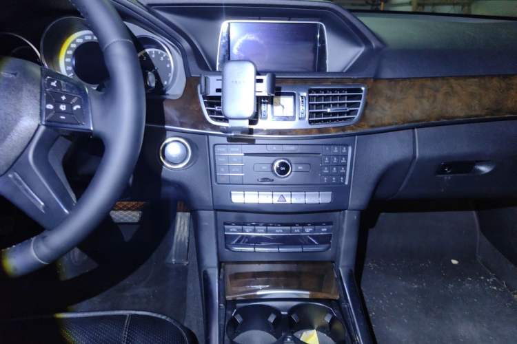 Used Mercedes-Benz E-Class 2015 E 200 L Audio And AC Panel
