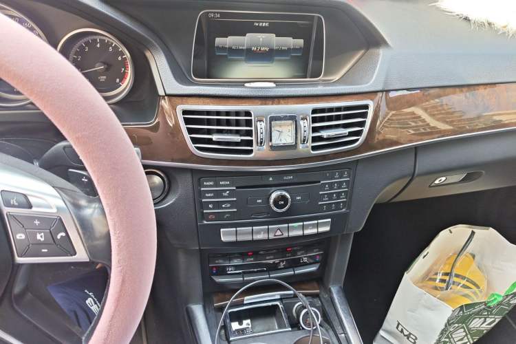 Used Mercedes-Benz E-Class 2015 Facelift E 200 L Audio And AC Panel