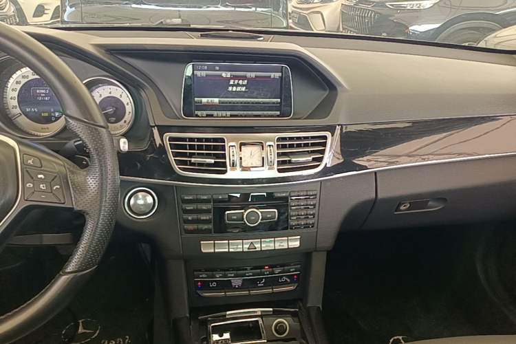Used Mercedes-Benz E-Class 2015 E 260 L Sport Edition Audio And AC Panel