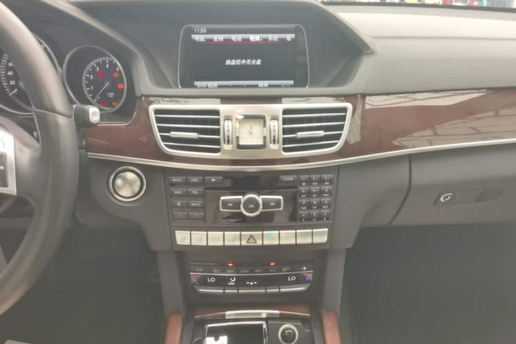 Used Mercedes-Benz E-Class 2015 E 320 L Luxury 4MATIC Audio And AC Panel