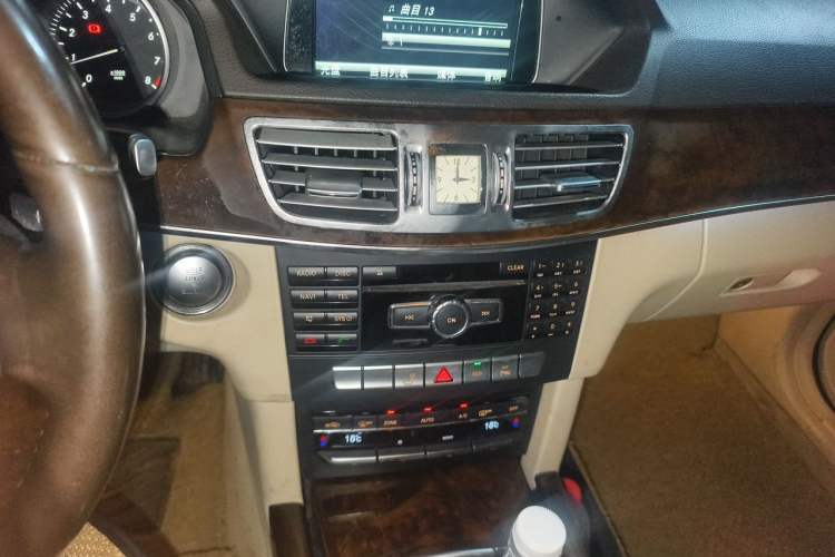Used Mercedes-Benz E-Class 2015 E 200 L Audio And AC Panel