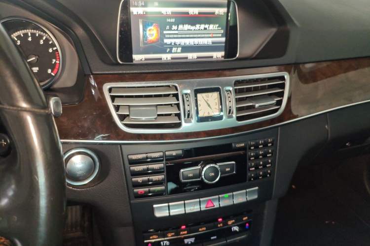 Used Mercedes-Benz E-Class 2015 E 200 L Audio And AC Panel